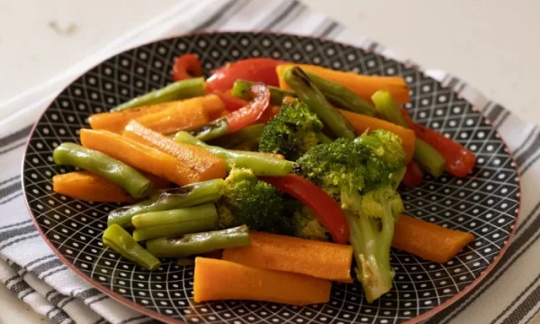 assiette_legumes-r0c7hin0d7d0r6ldvoo9fkg3reapy1qln10sr25ifc.webp